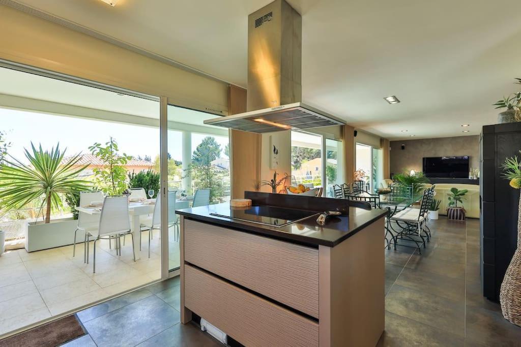 Villa Jolie Avec Piscine Et Vue - Oasis *
